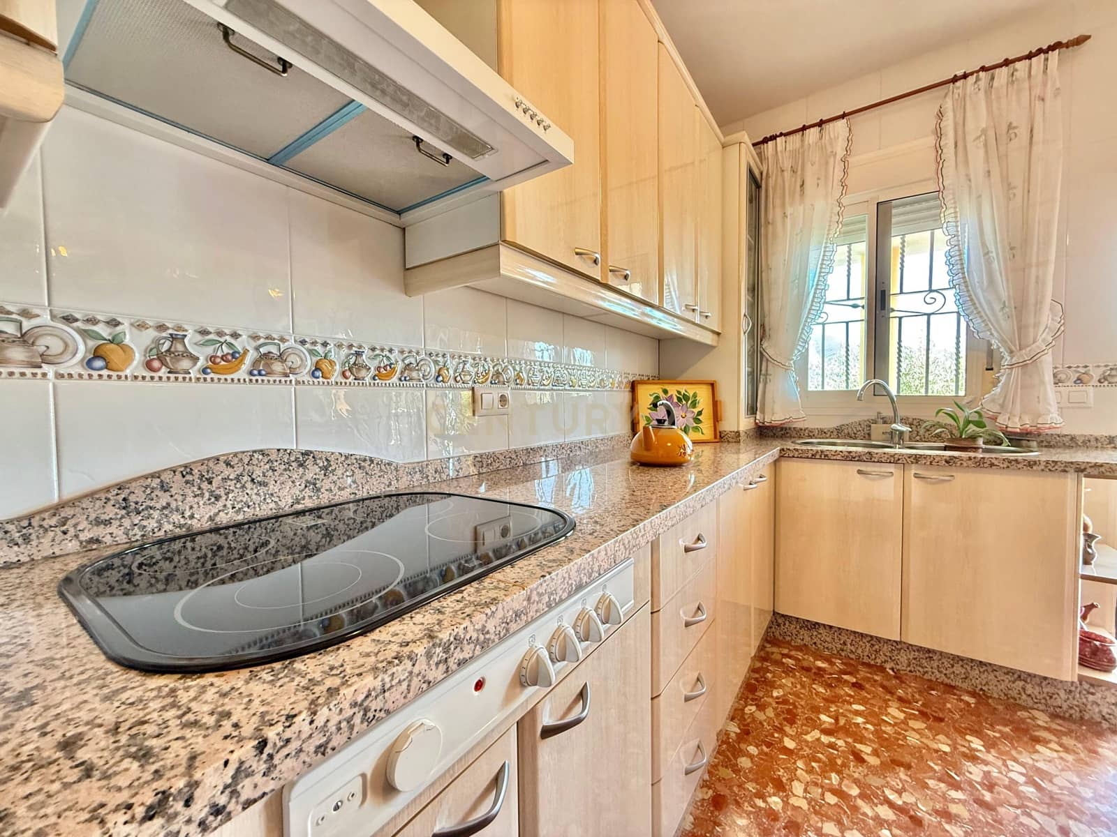 4 sypialnia Finka/Dom wiejski na sprzedaż w Berja z garażem - 379 800 € (Ref: 9471661)