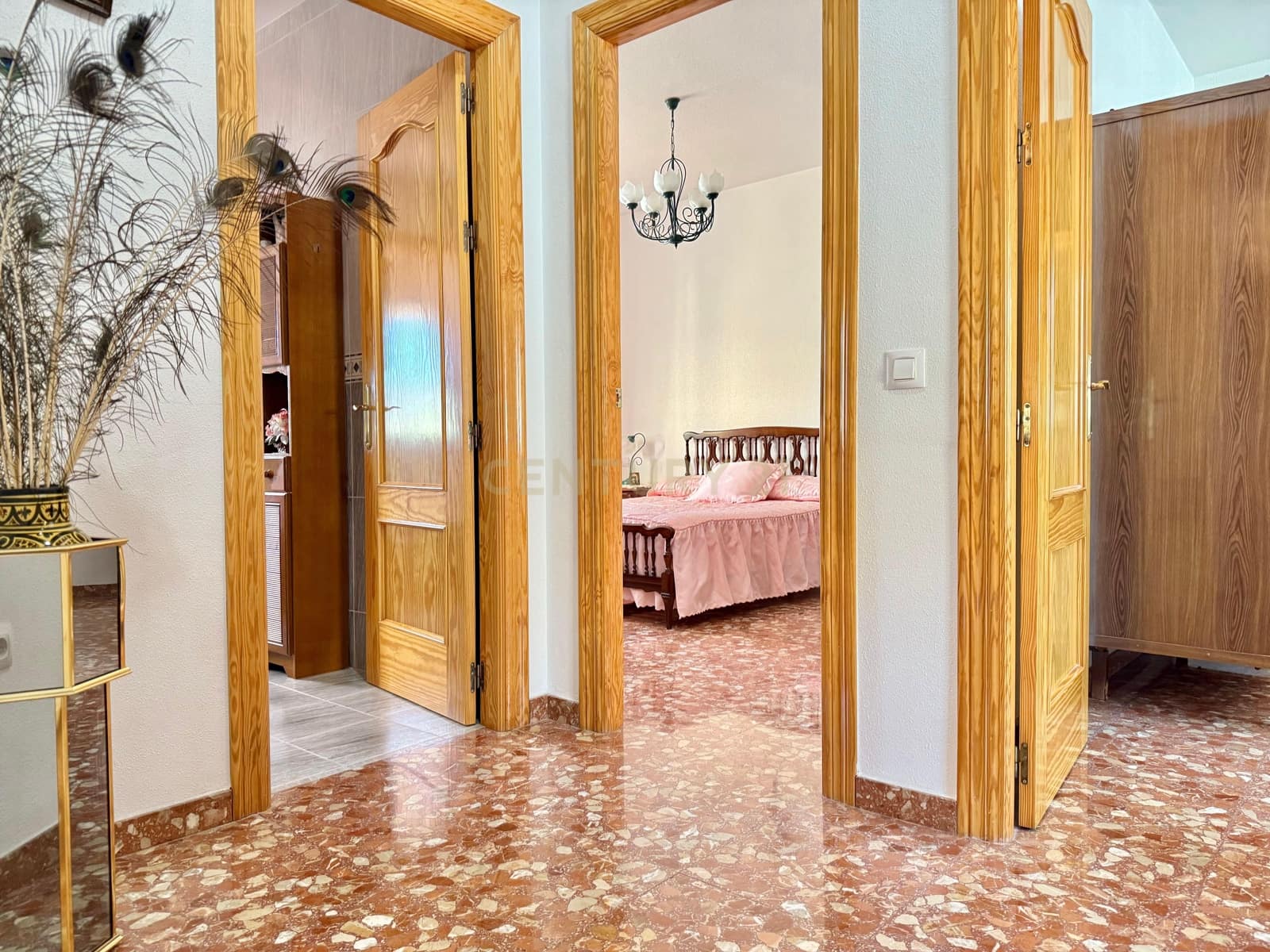 4 sypialnia Finka/Dom wiejski na sprzedaż w Berja z garażem - 379 800 € (Ref: 9471661)