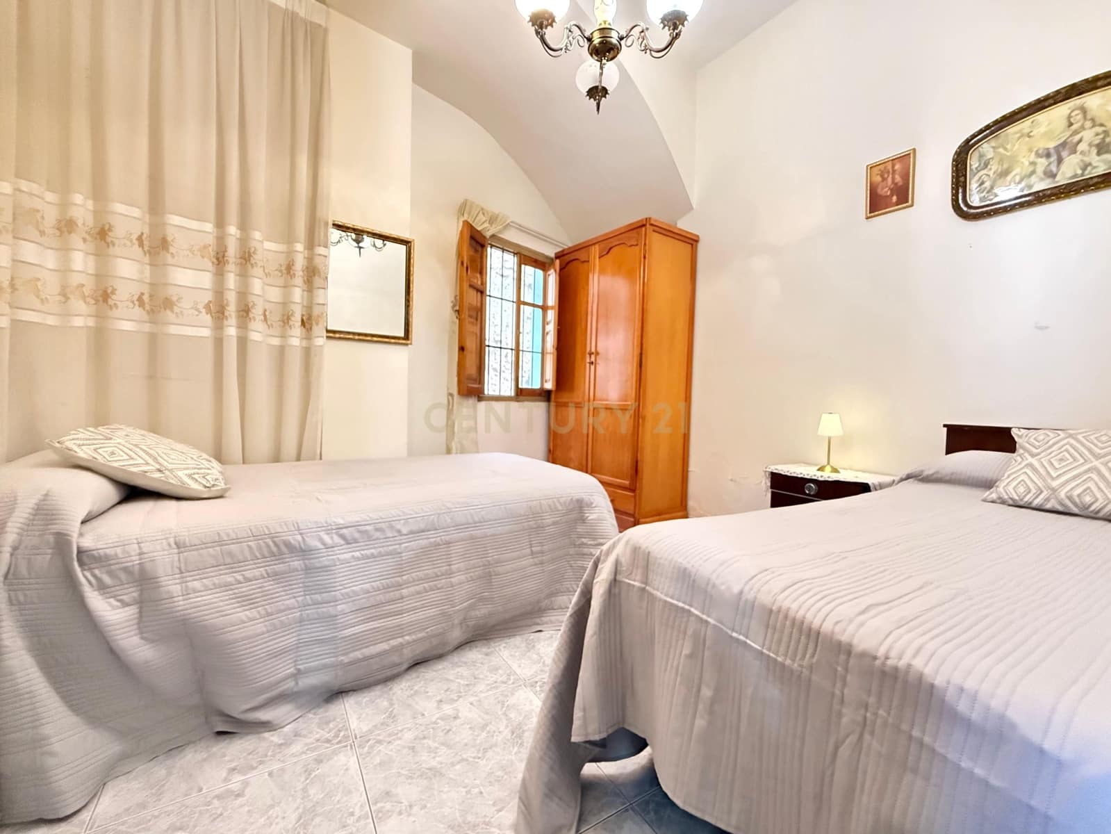 5 bedroom Villa for sale in Berja - € 120,000 (Ref: 9543450)