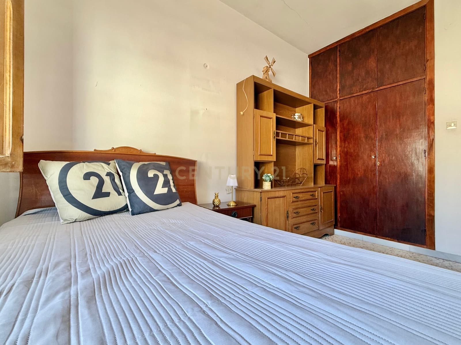 5 bedroom Villa for sale in Berja - € 120,000 (Ref: 9543450)