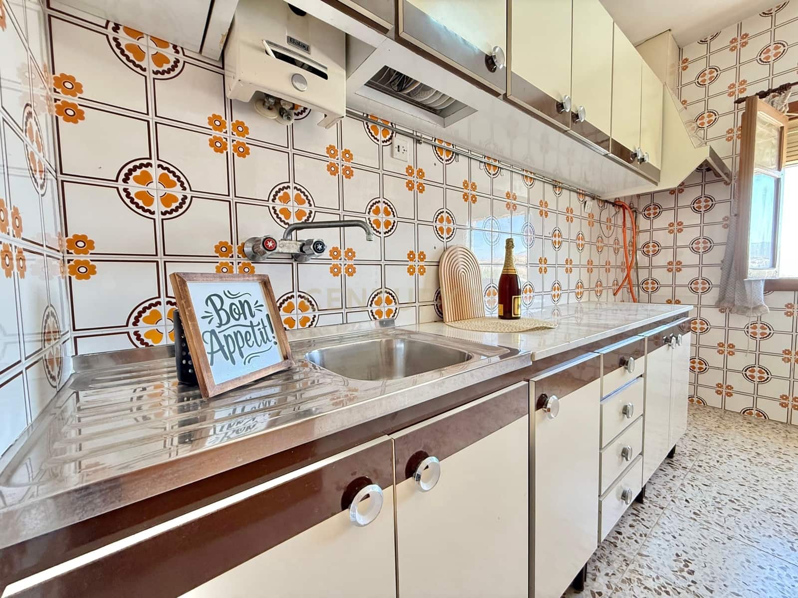 5 bedroom Villa for sale in Berja - € 120,000 (Ref: 9543450)