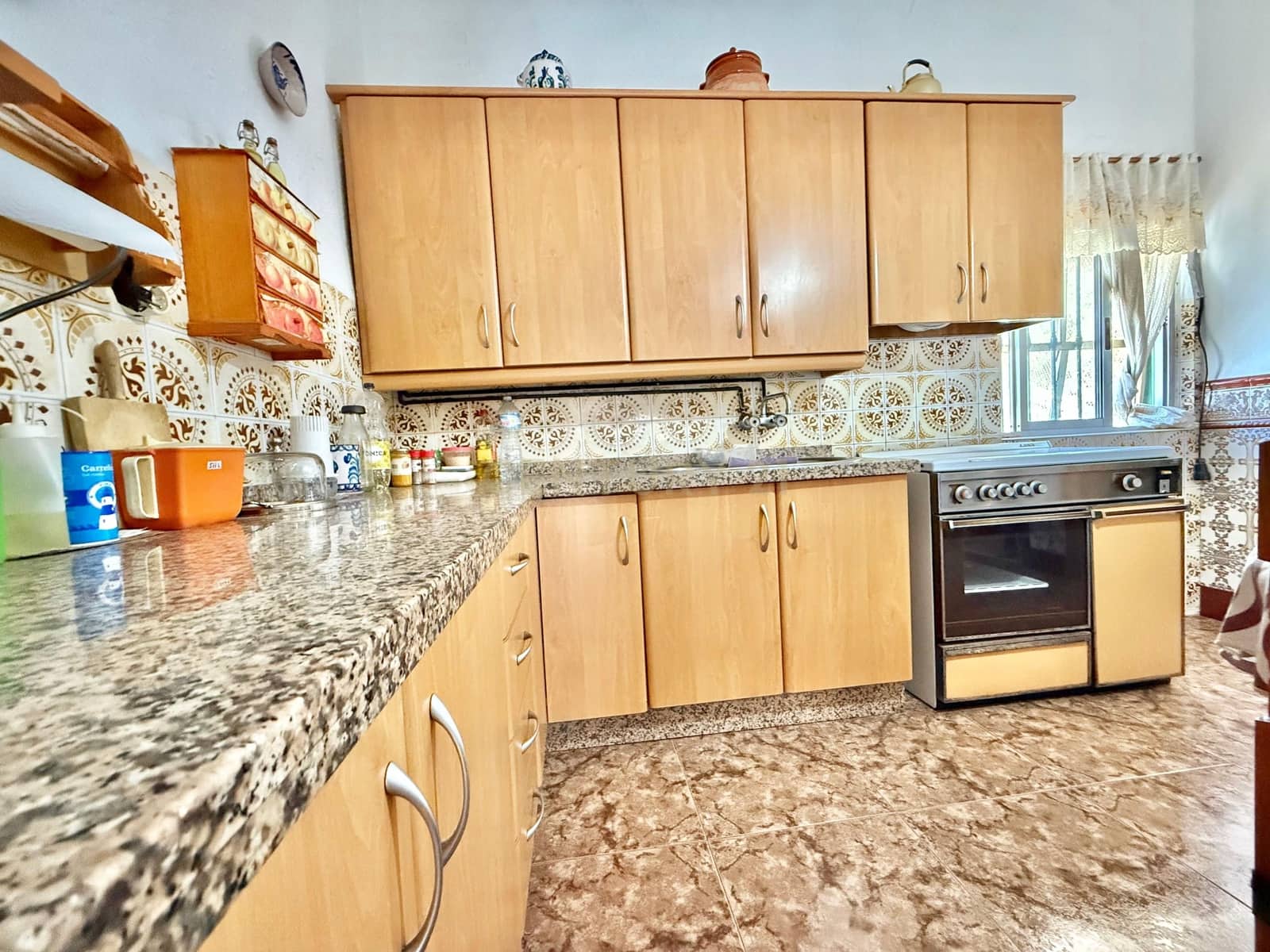 5 bedroom Villa for sale in Berja - € 120,000 (Ref: 9543450)