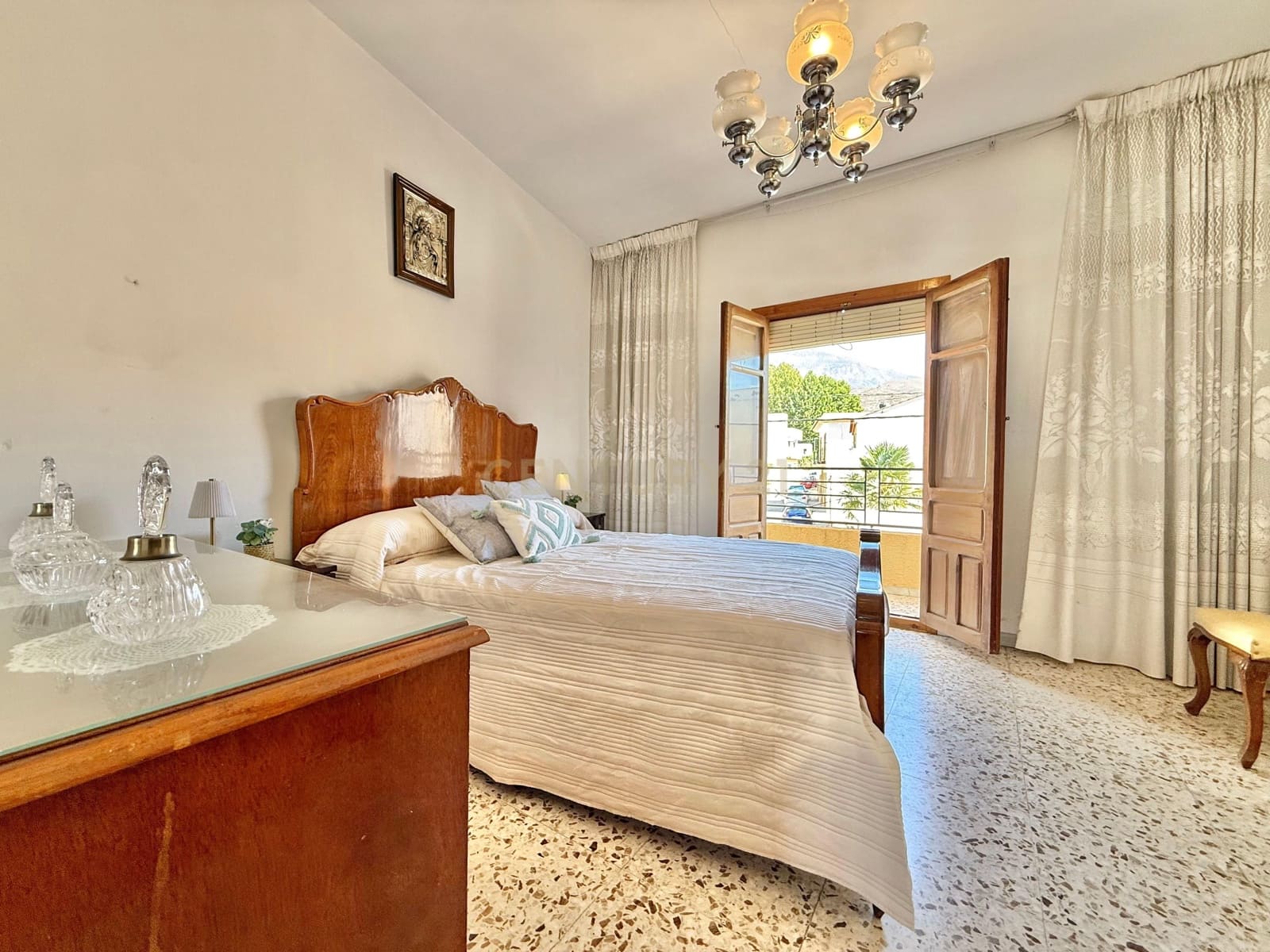 5 bedroom Villa for sale in Berja - € 120,000 (Ref: 9543450)