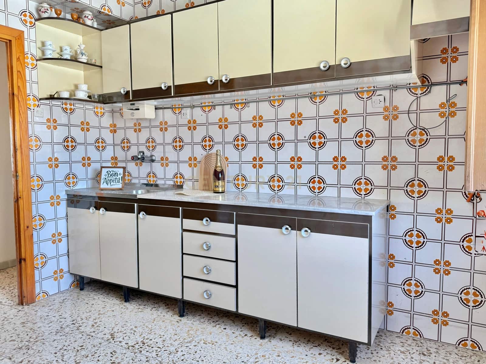 5 bedroom Villa for sale in Berja - € 120,000 (Ref: 9543450)