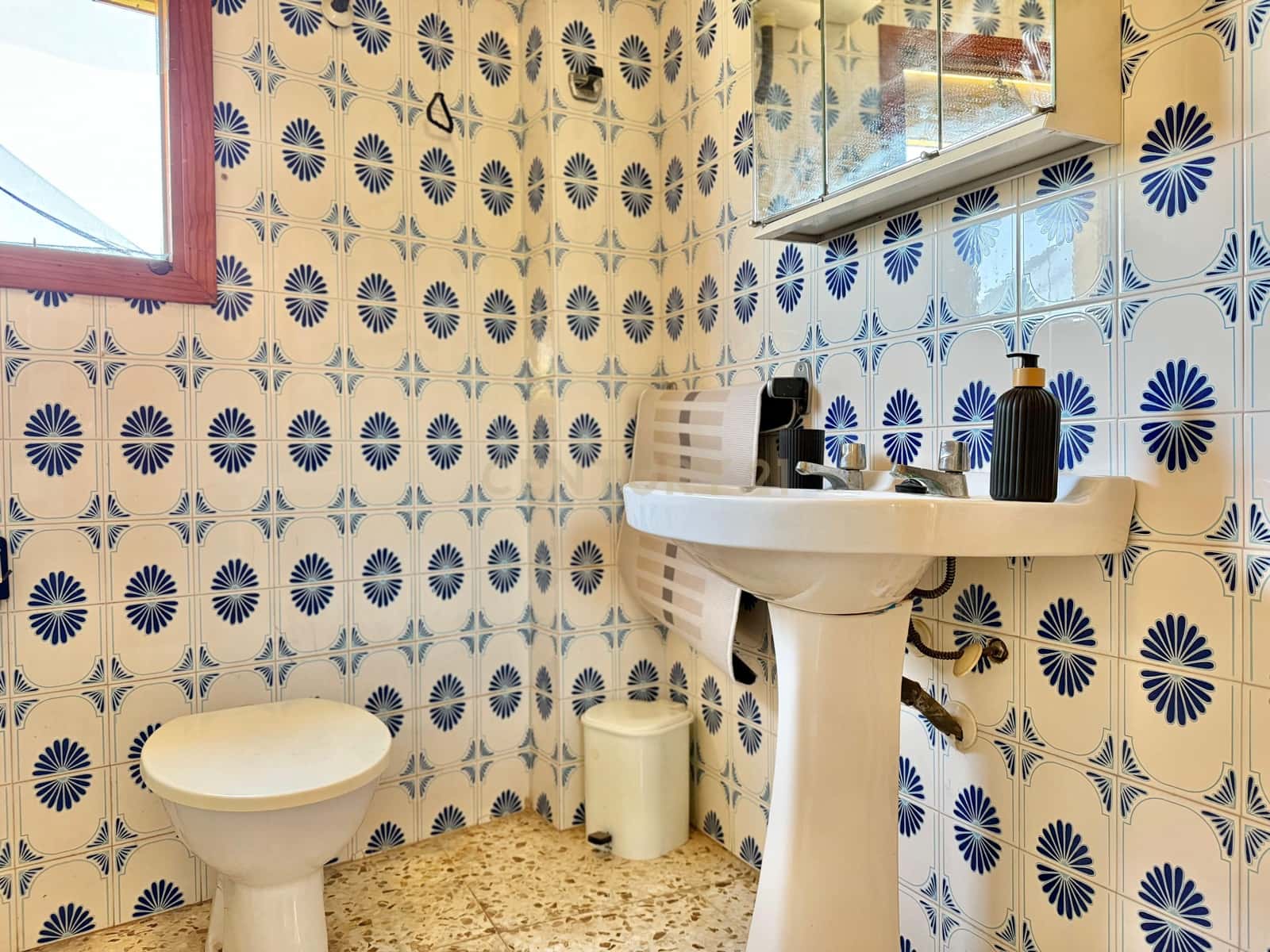 5 bedroom Villa for sale in Berja - € 120,000 (Ref: 9543450)