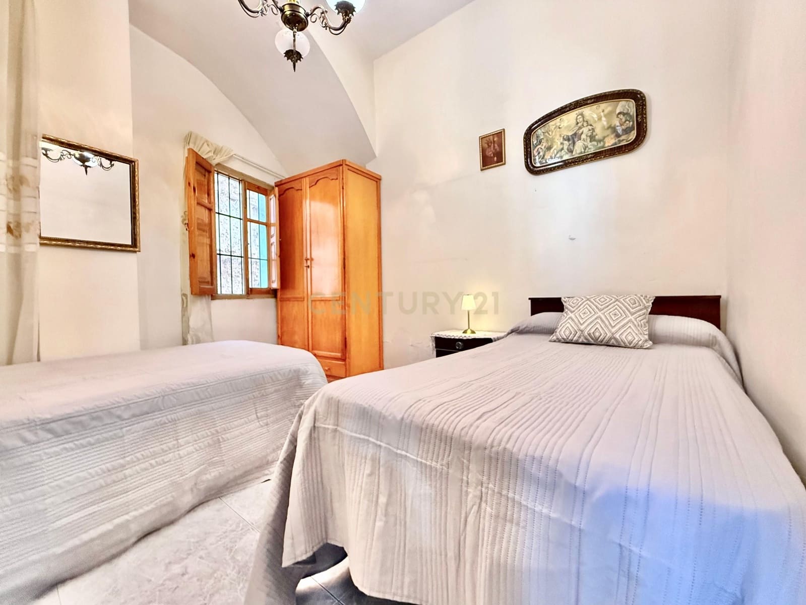 5 bedroom Villa for sale in Berja - € 120,000 (Ref: 9543450)