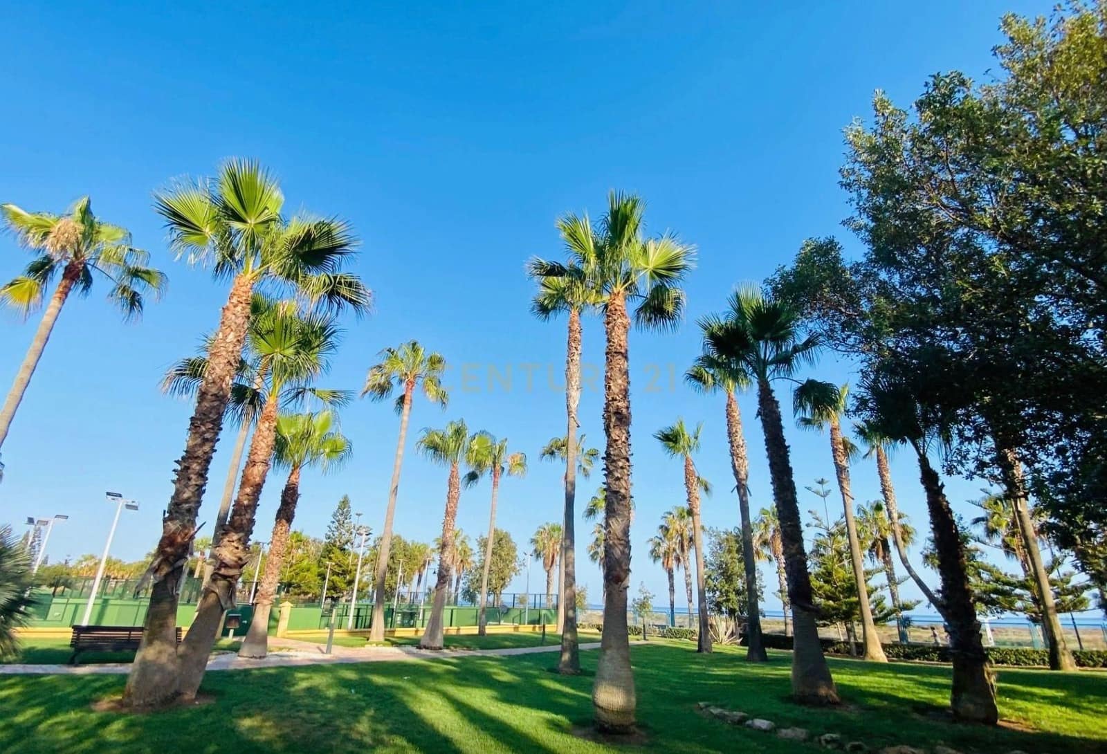 Piso de 2 habitaciones en El Ejido en venta con piscina - 195.000 € (Ref: 9598376)