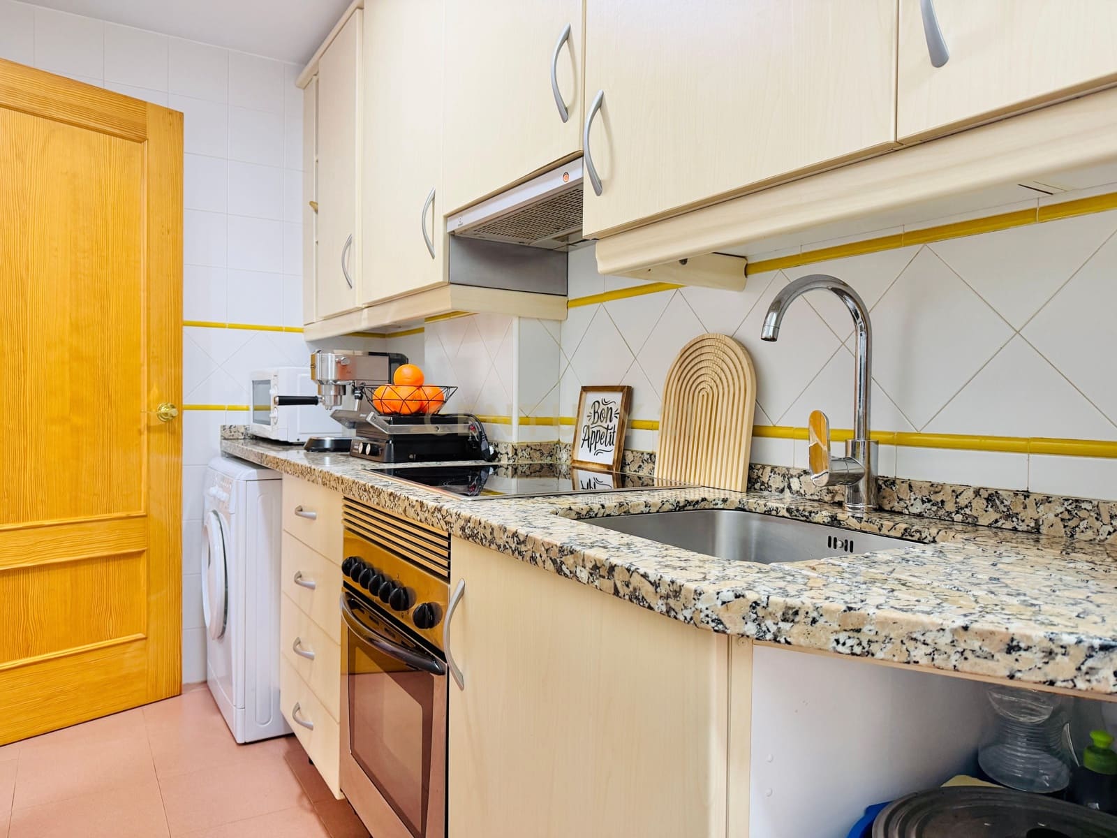 Piso de 2 habitaciones en El Ejido en venta con piscina - 195.000 € (Ref: 9598376)