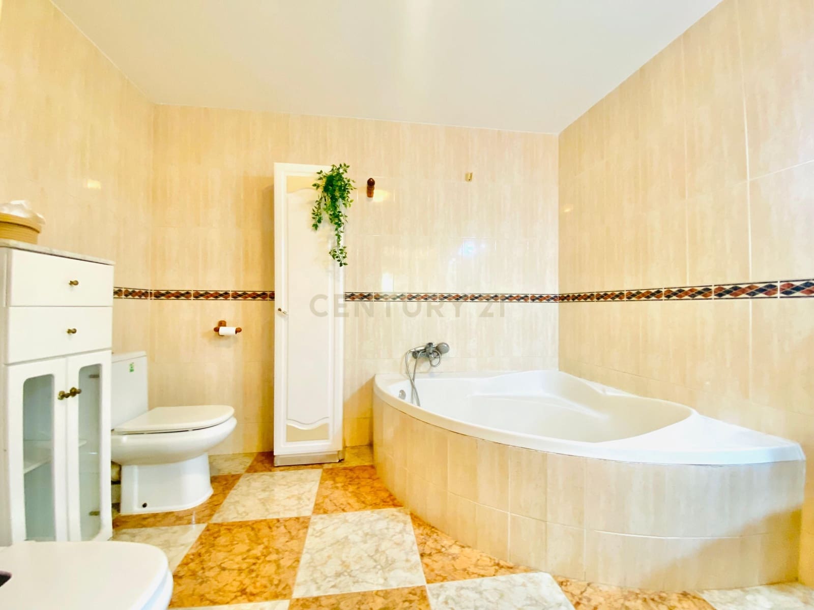 4 bedroom Apartment for sale in Roquetas de Mar - € 212,100 (Ref: 9626934)