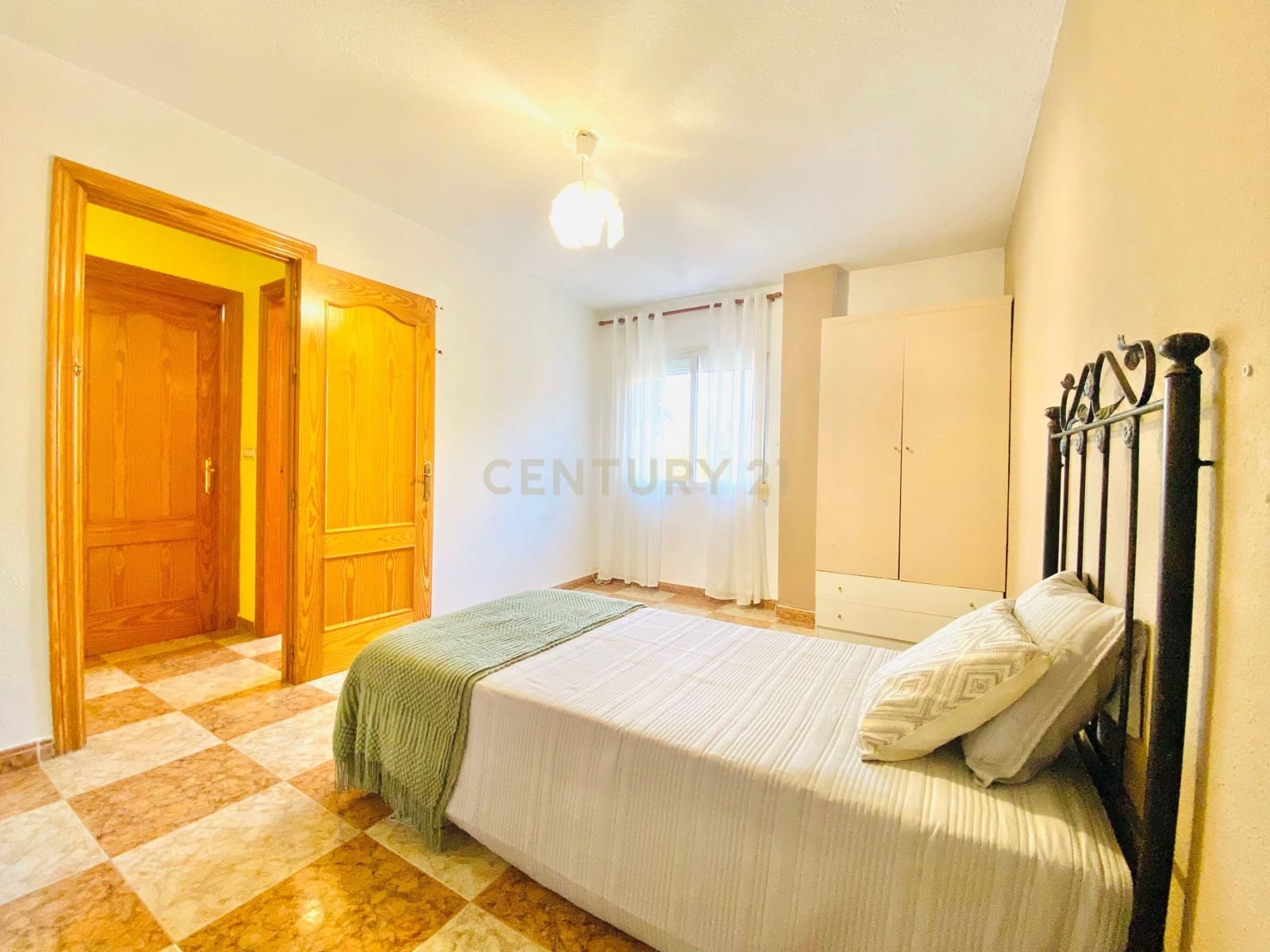 4 bedroom Apartment for sale in Roquetas de Mar - € 212,100 (Ref: 9626934)