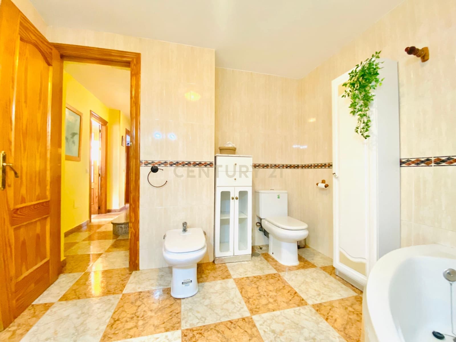 4 bedroom Apartment for sale in Roquetas de Mar - € 212,100 (Ref: 9626934)