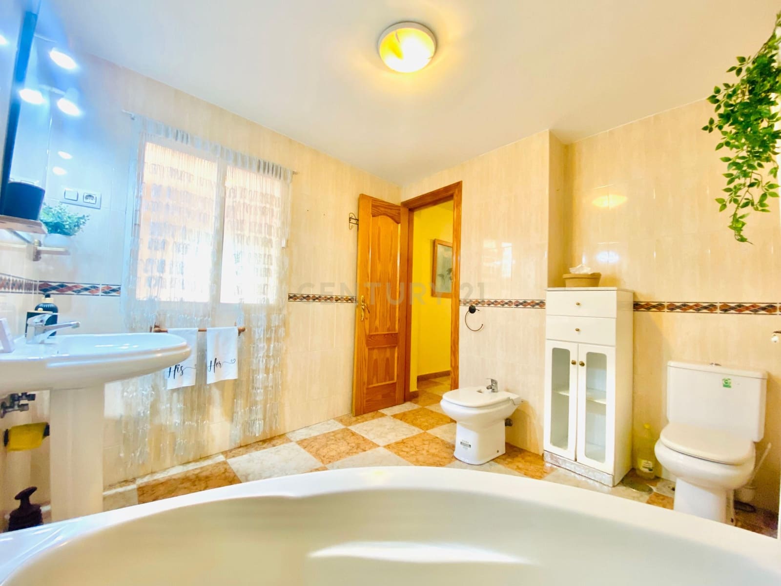 4 bedroom Apartment for sale in Roquetas de Mar - € 212,100 (Ref: 9626934)