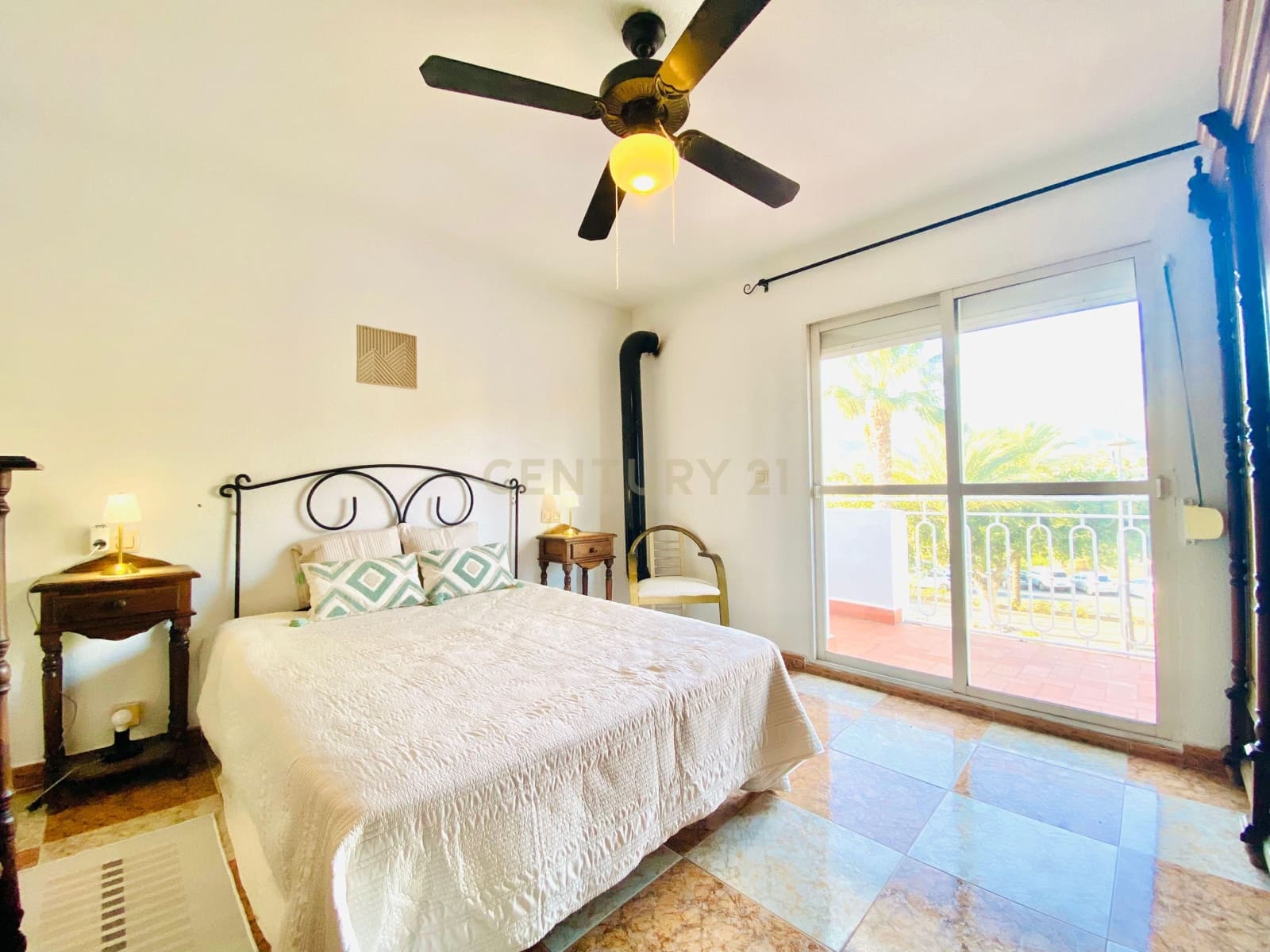 4 bedroom Apartment for sale in Roquetas de Mar - € 200,000 (Ref: 9626934)