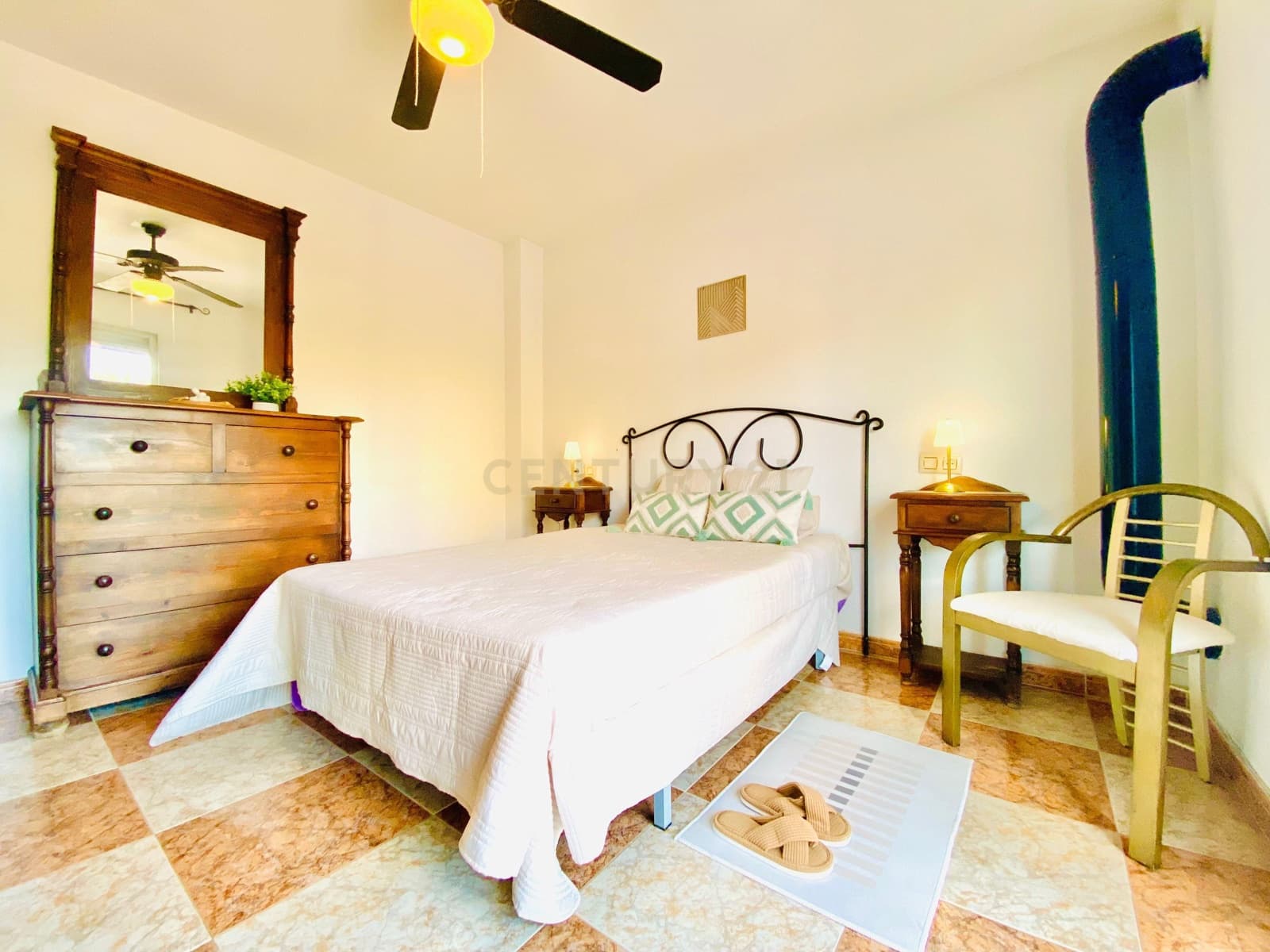 4 bedroom Apartment for sale in Roquetas de Mar - € 200,000 (Ref: 9626934)