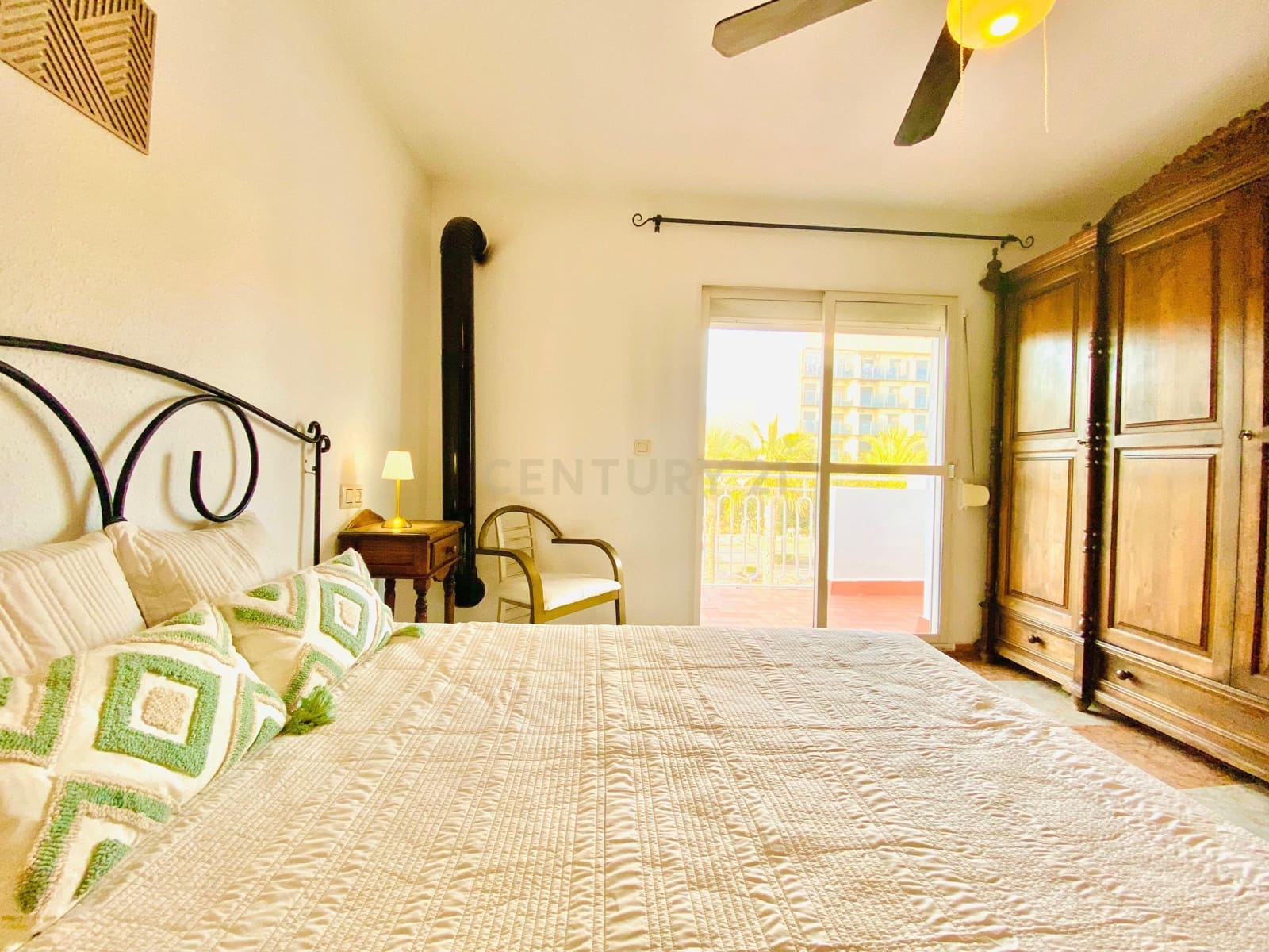 4 bedroom Apartment for sale in Roquetas de Mar - € 200,000 (Ref: 9626934)