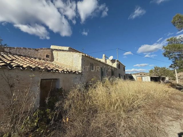 3 slaapkamer Finca/Landhuis te koop in Vélez-Rubio - € 85.000 (Ref: 9787579)
