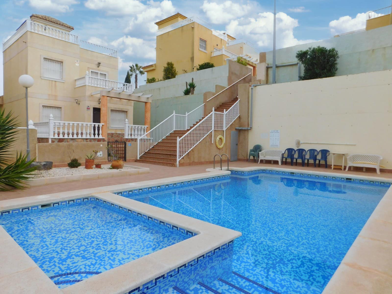 Chalet de 3 habitaciones en Ciudad Quesada en venta con piscina - 190.000 € (Ref: 8764358)