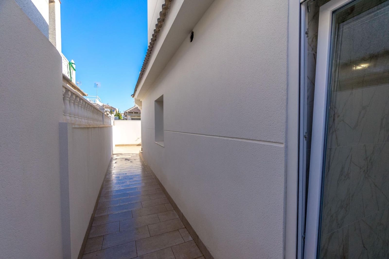 3 bedroom Villa for sale in Torrevieja with pool - € 230,000 (Ref: 8774644)