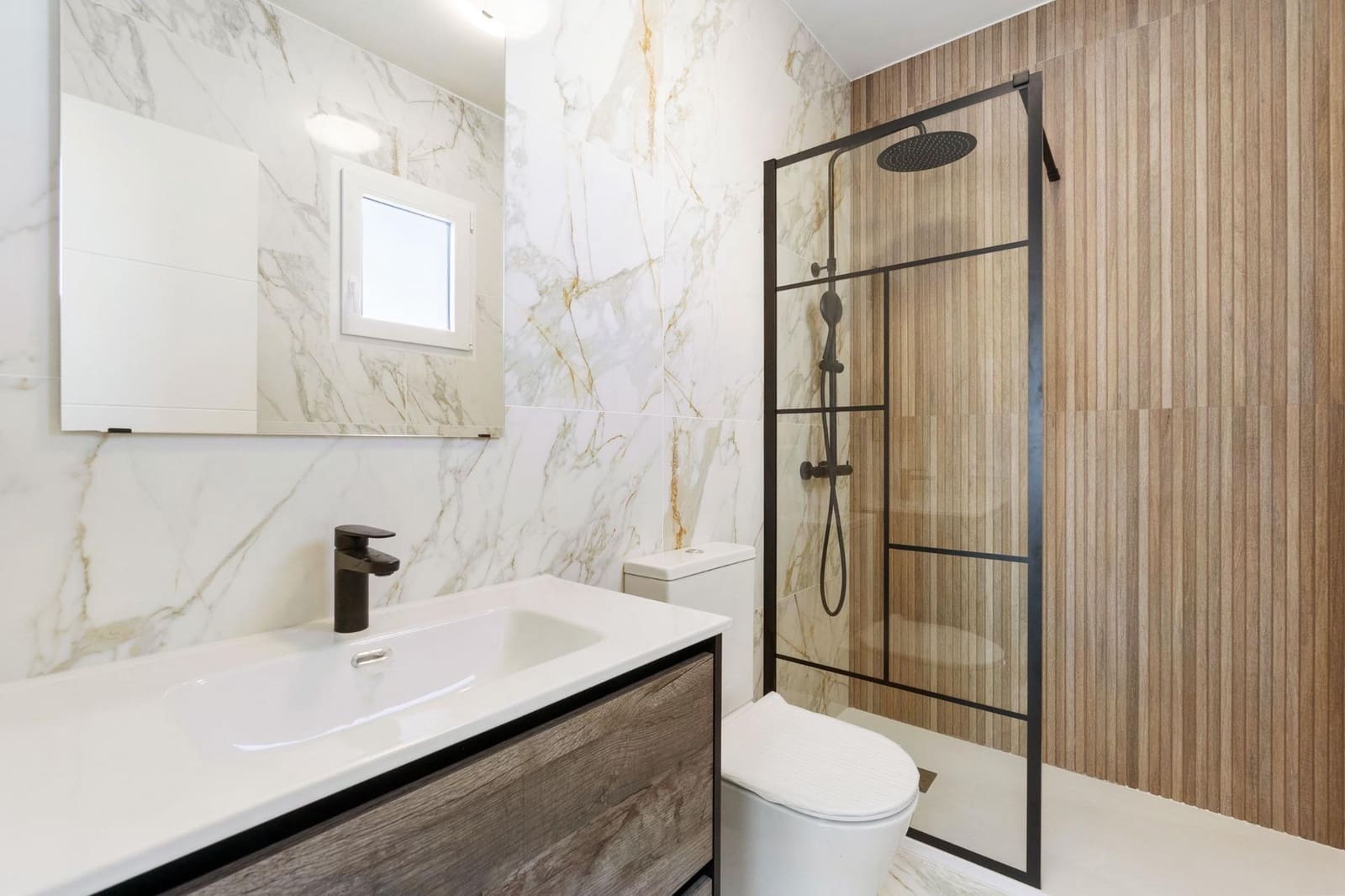 3 bedroom Villa for sale in Torrevieja with pool - € 230,000 (Ref: 8774644)