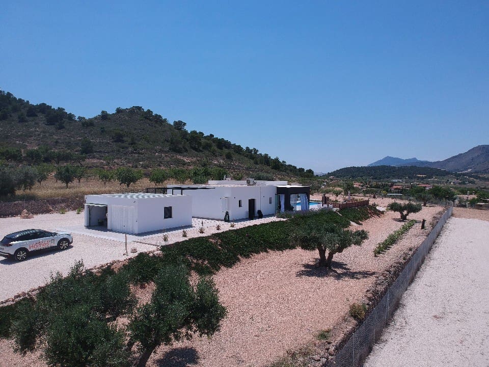 3 soveværelse Finca/Landehus til salg i Macisvenda med swimmingpool garage - € 340.000 (Ref: 8804047)