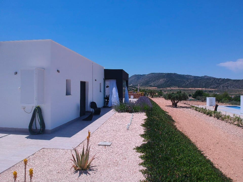 3 soveværelse Finca/Landehus til salg i Macisvenda med swimmingpool garage - € 340.000 (Ref: 8804047)