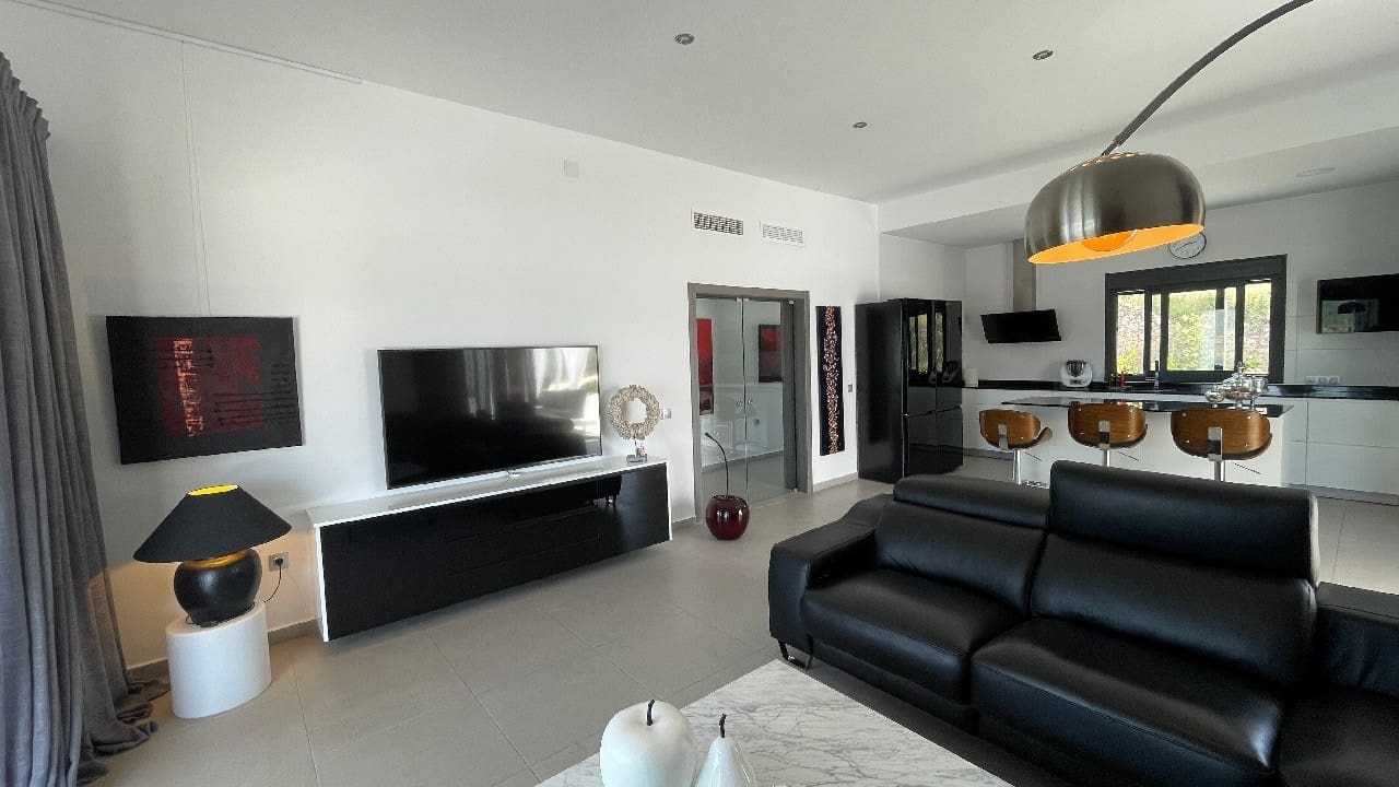 3 soveværelse Finca/Landehus til salg i Macisvenda med swimmingpool garage - € 340.000 (Ref: 8804047)