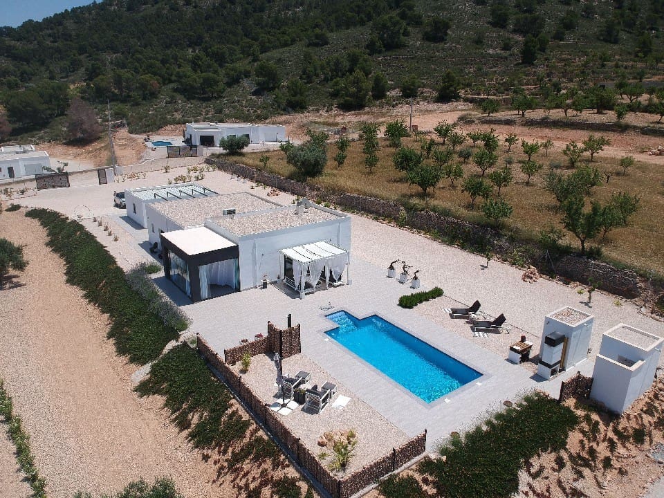 3 soveværelse Finca/Landehus til salg i Macisvenda med swimmingpool garage - € 340.000 (Ref: 8804047)