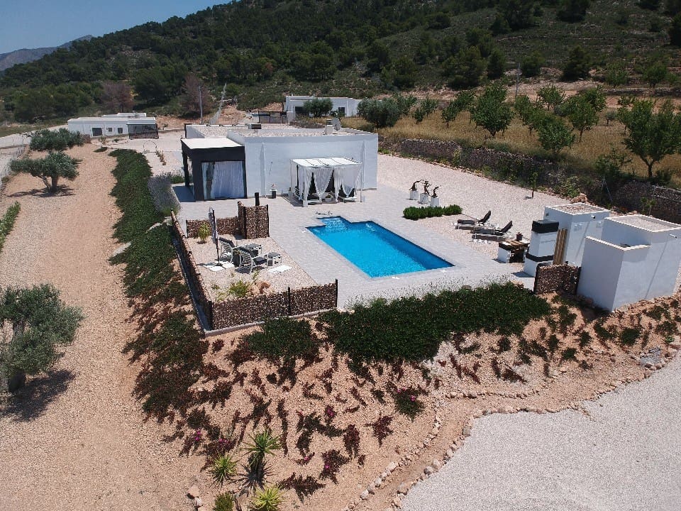 3 soveværelse Finca/Landehus til salg i Macisvenda med swimmingpool garage - € 340.000 (Ref: 8804047)