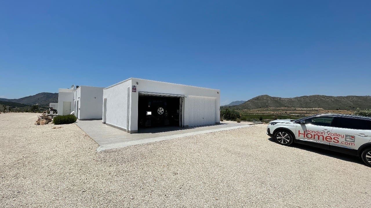 3 soveværelse Finca/Landehus til salg i Macisvenda med swimmingpool garage - € 340.000 (Ref: 8804047)