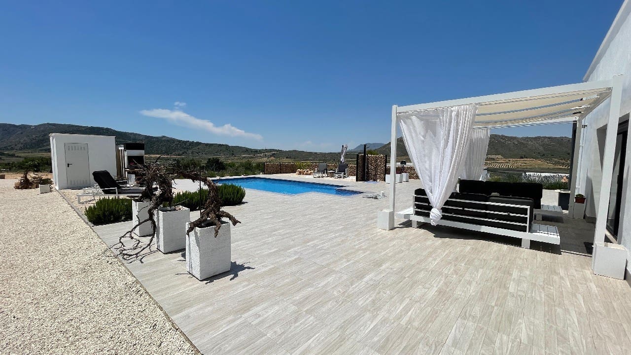 3 soveværelse Finca/Landehus til salg i Macisvenda med swimmingpool garage - € 340.000 (Ref: 8804047)