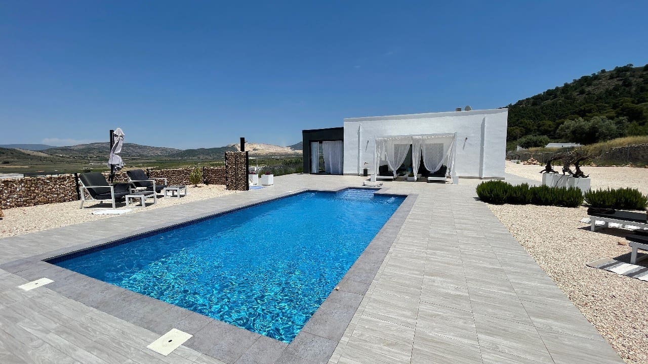 3 soveværelse Finca/Landehus til salg i Macisvenda med swimmingpool garage - € 340.000 (Ref: 8804047)