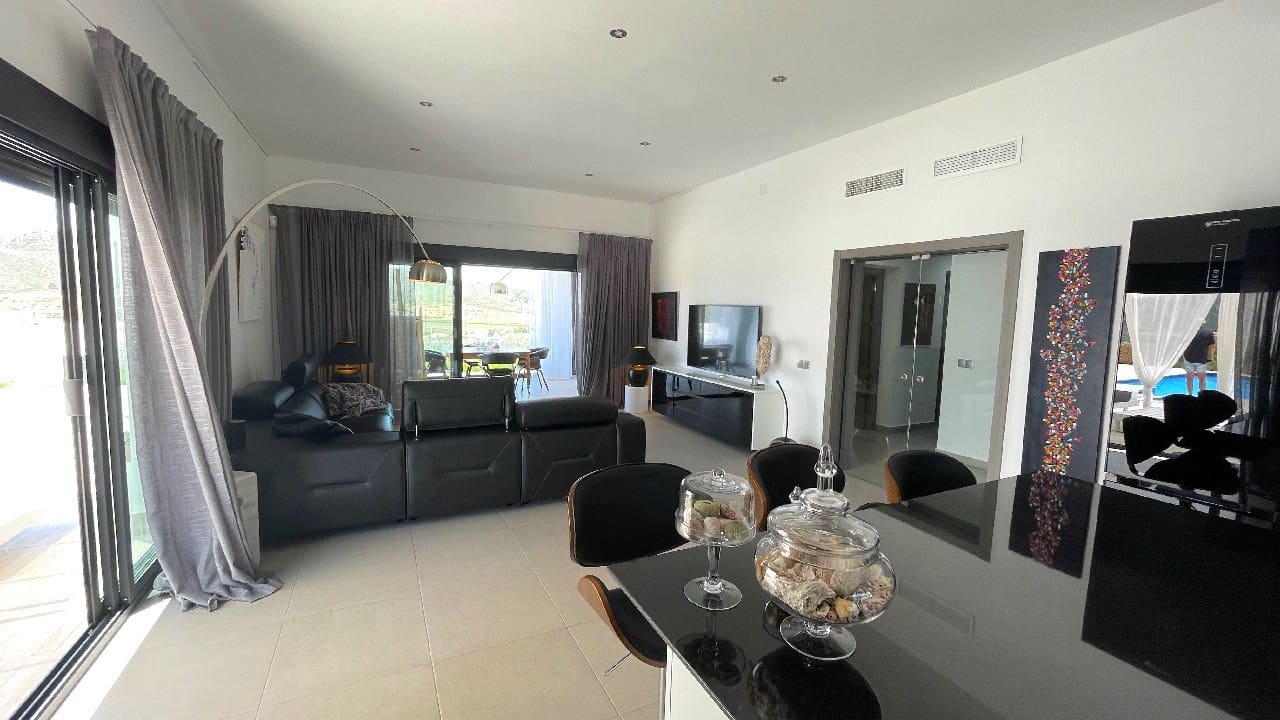 3 soveværelse Finca/Landehus til salg i Macisvenda med swimmingpool garage - € 340.000 (Ref: 8804047)