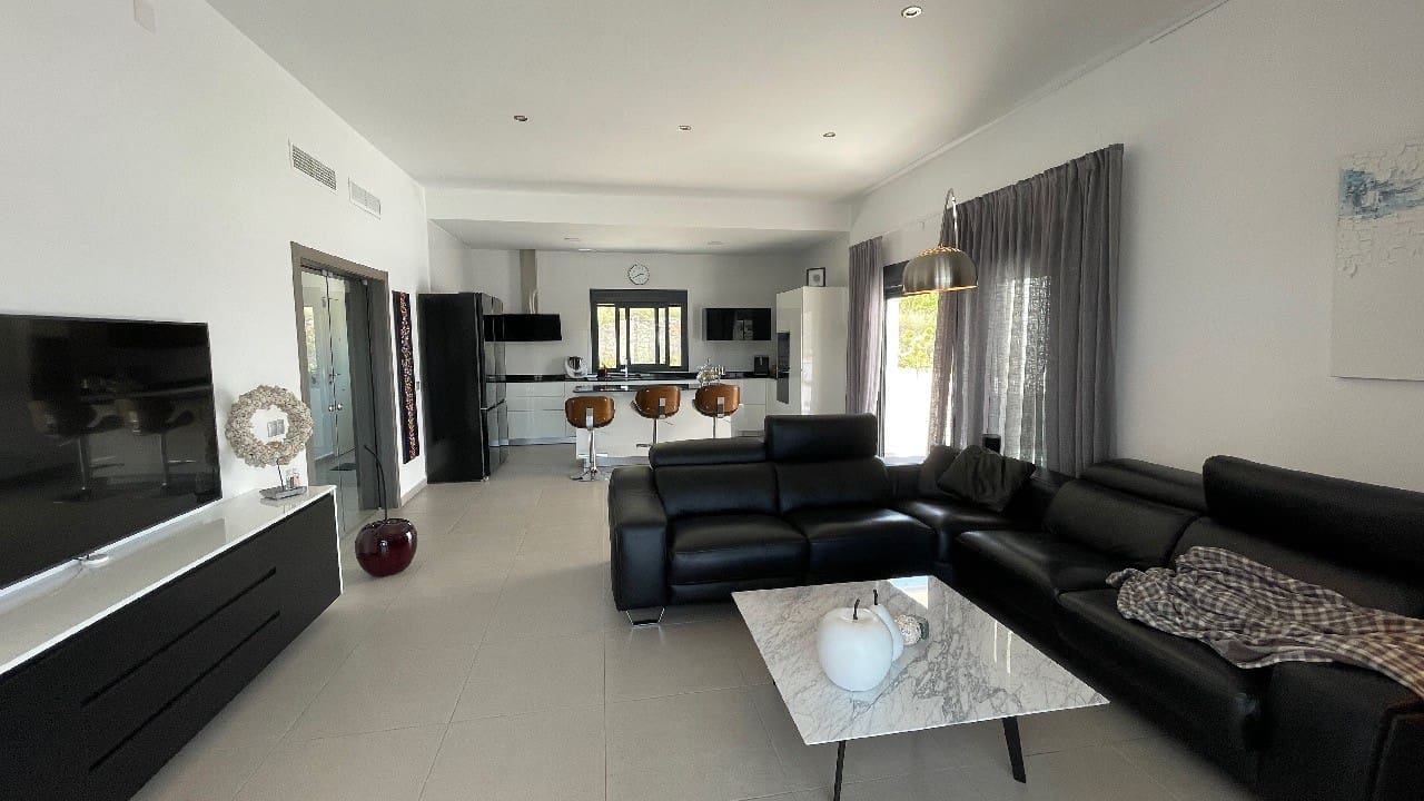 3 soveværelse Finca/Landehus til salg i Macisvenda med swimmingpool garage - € 340.000 (Ref: 8804047)