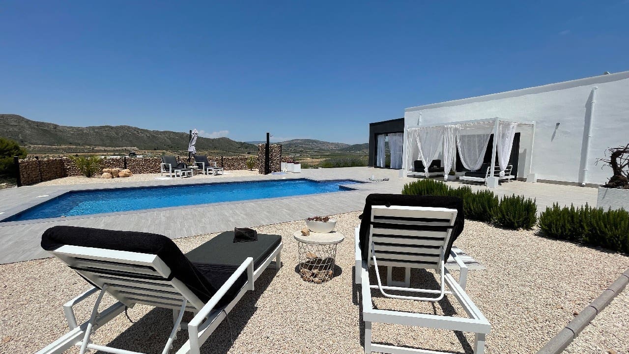 3 soveværelse Finca/Landehus til salg i Macisvenda med swimmingpool garage - € 340.000 (Ref: 8804047)