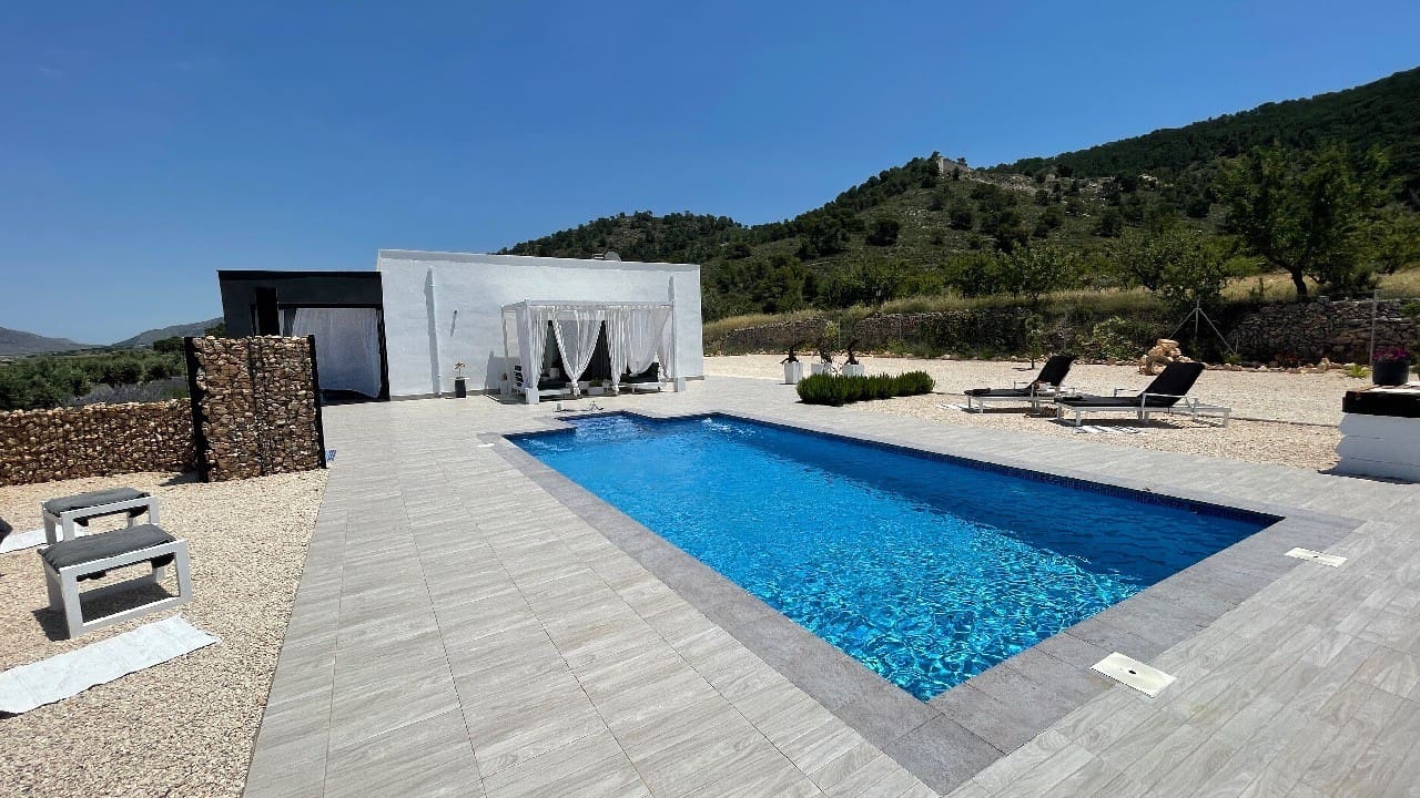 3 soveværelse Finca/Landehus til salg i Macisvenda med swimmingpool garage - € 340.000 (Ref: 8804047)