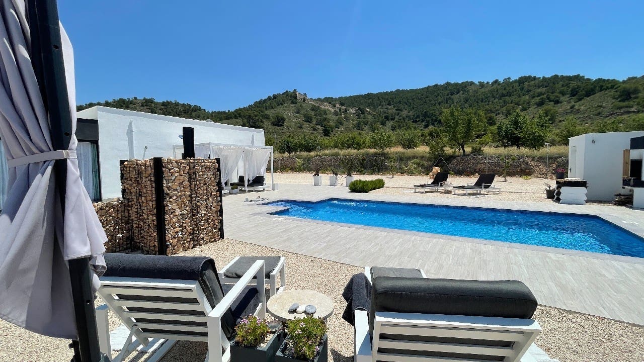 3 soveværelse Finca/Landehus til salg i Macisvenda med swimmingpool garage - € 340.000 (Ref: 8804047)