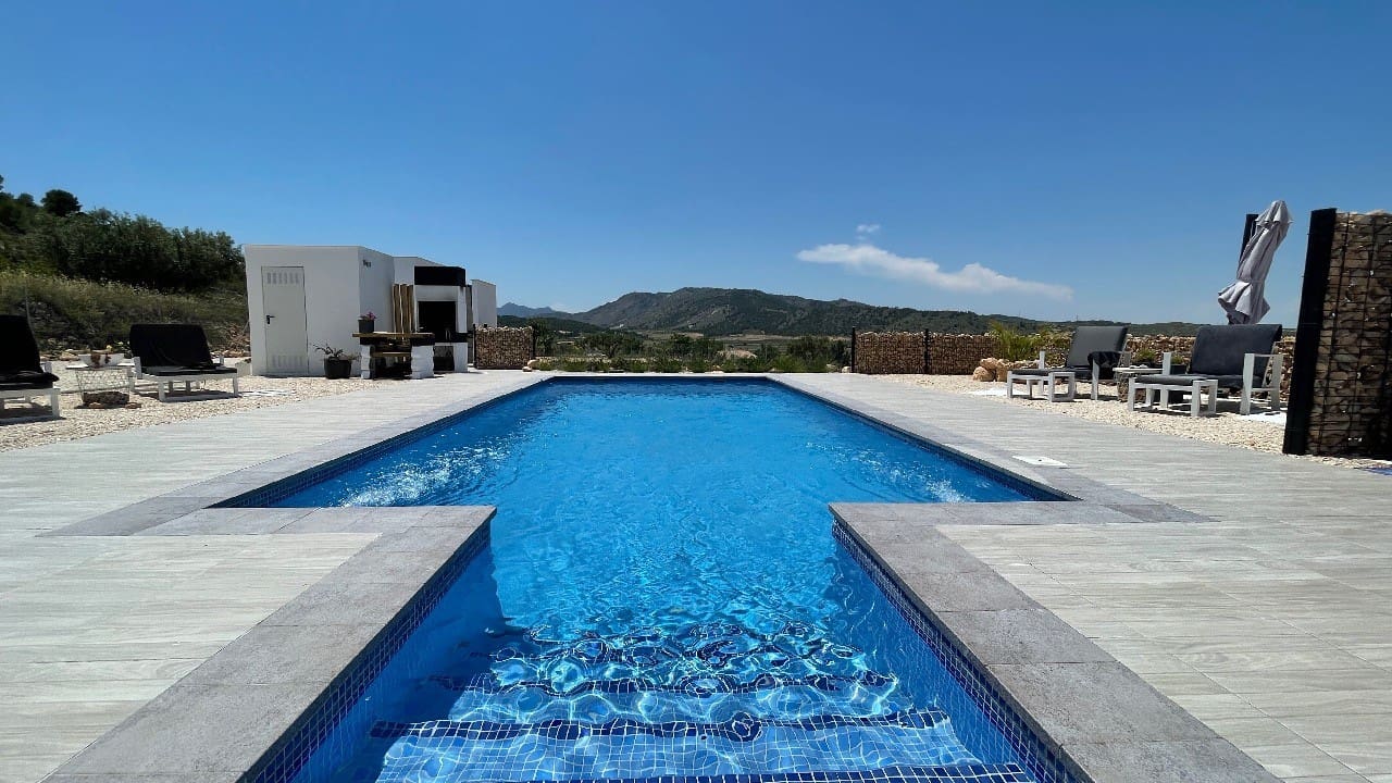 3 soveværelse Finca/Landehus til salg i Macisvenda med swimmingpool garage - € 340.000 (Ref: 8804047)