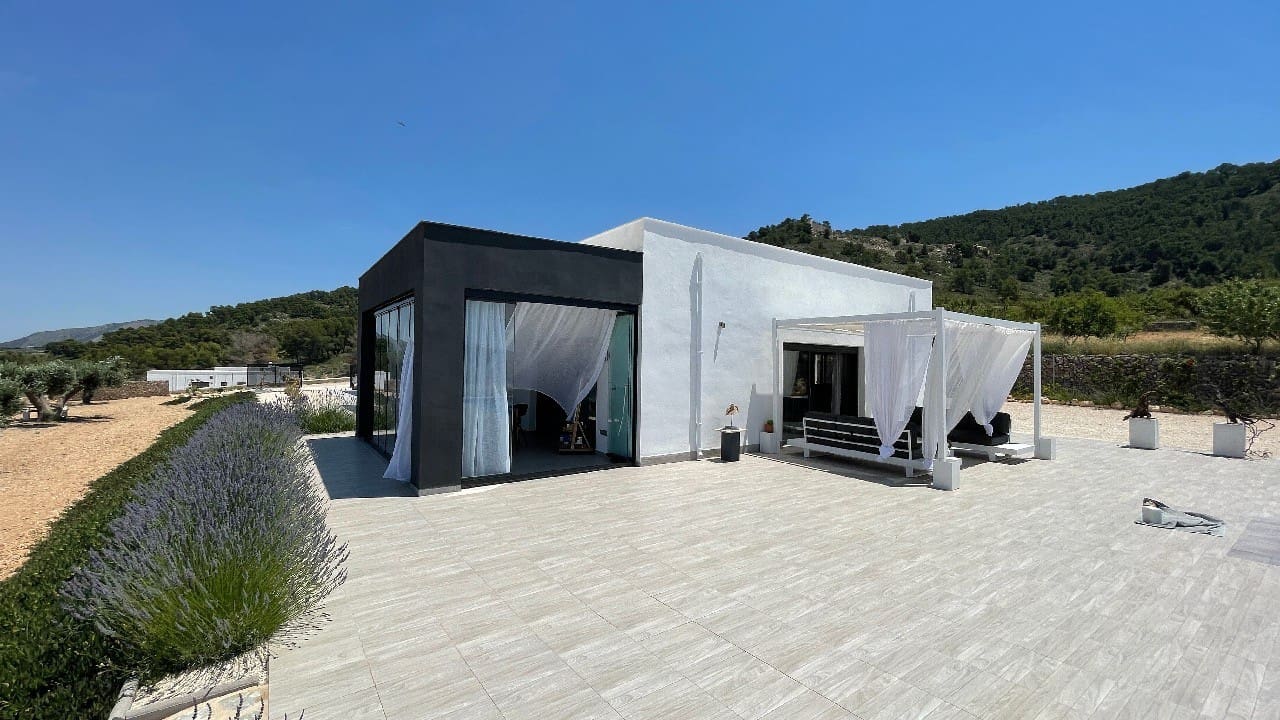 3 soveværelse Finca/Landehus til salg i Macisvenda med swimmingpool garage - € 340.000 (Ref: 8804047)