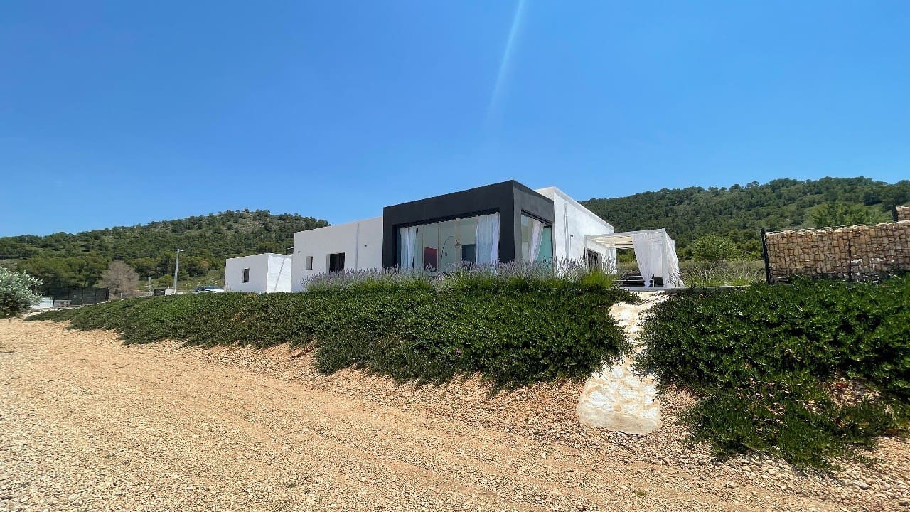 3 soveværelse Finca/Landehus til salg i Macisvenda med swimmingpool garage - € 340.000 (Ref: 8804047)