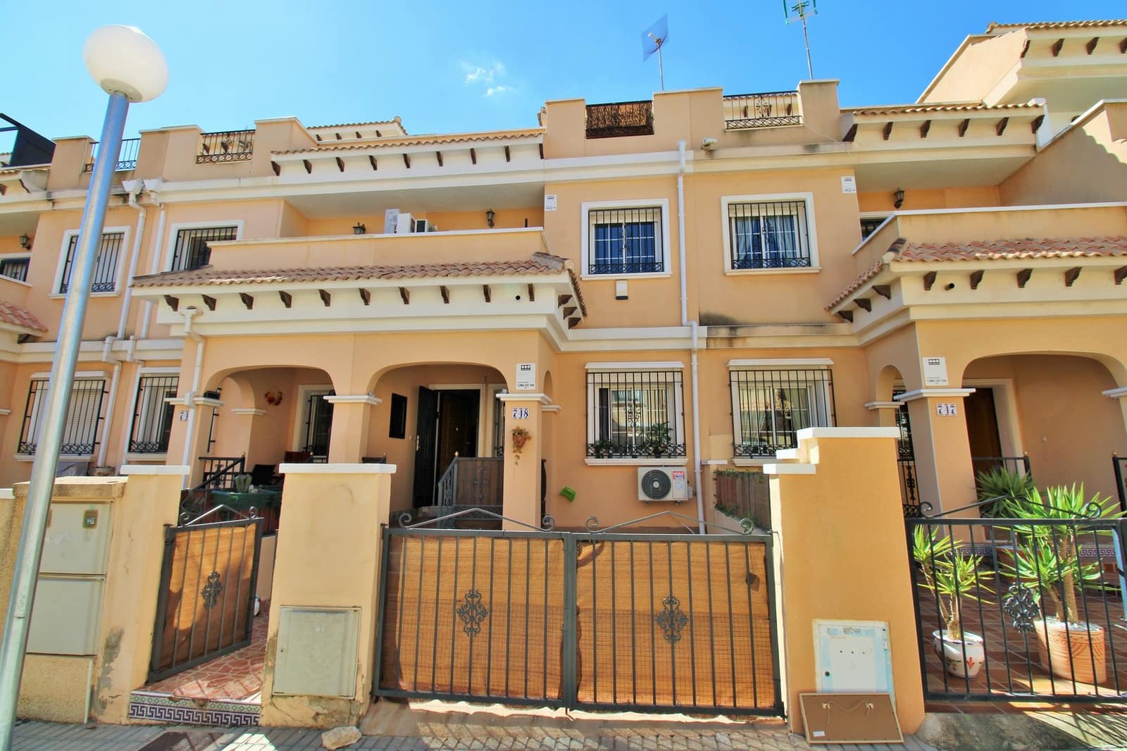 3 bedroom Terraced Villa for sale in Villamartin with pool - € 164,900 (Ref: 8906571)