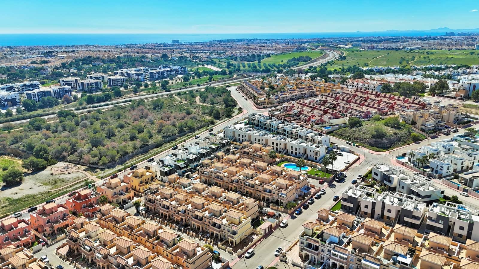 3 soveværelse Rækkehus til salg i Villamartin med swimmingpool - € 164.900 (Ref: 8906571)