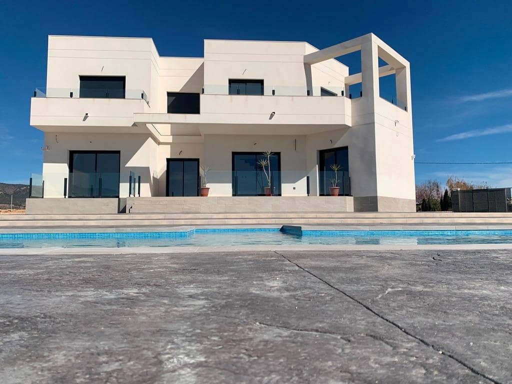 4 bedroom Villa for sale in Pinoso with pool - € 518,000 (Ref: 9148576)