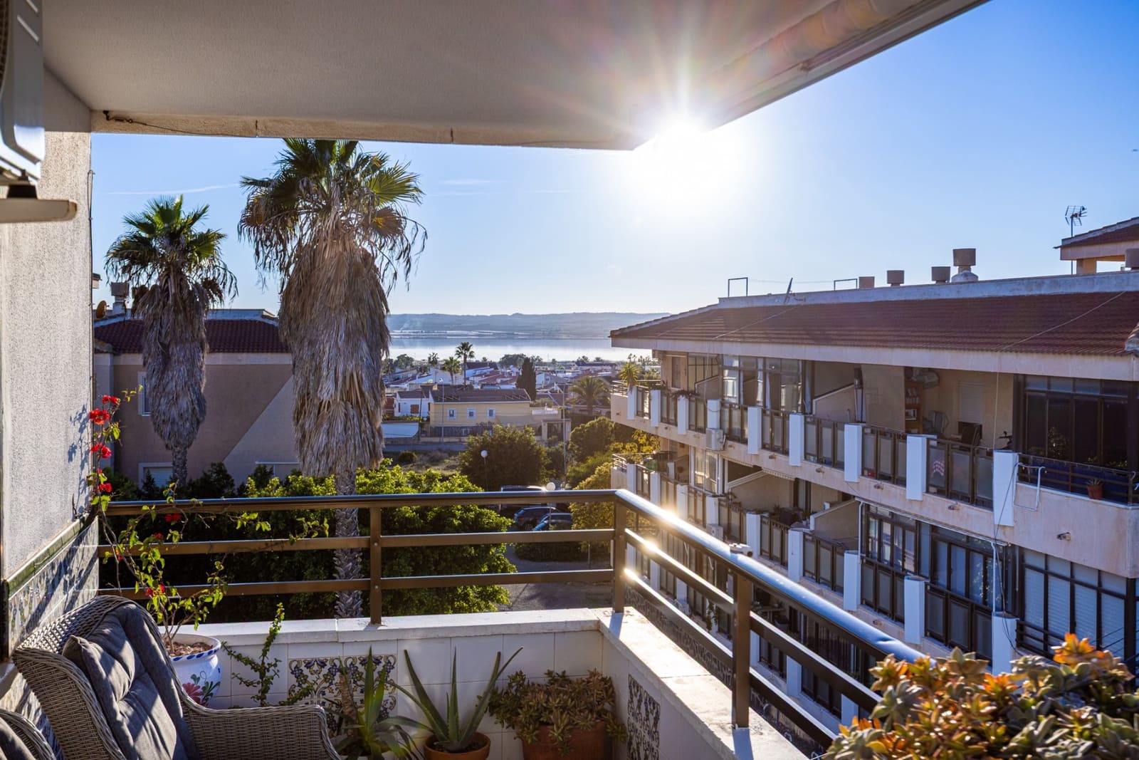 3 makuuhuone Huoneisto myytävänä paikassa Torrevieja mukana uima-altaan - 99 999 € (Ref: 9432093)