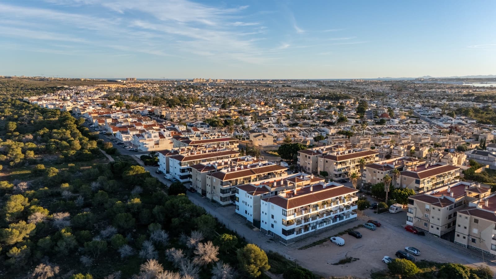 3 makuuhuone Huoneisto myytävänä paikassa Torrevieja mukana uima-altaan - 99 999 € (Ref: 9432093)