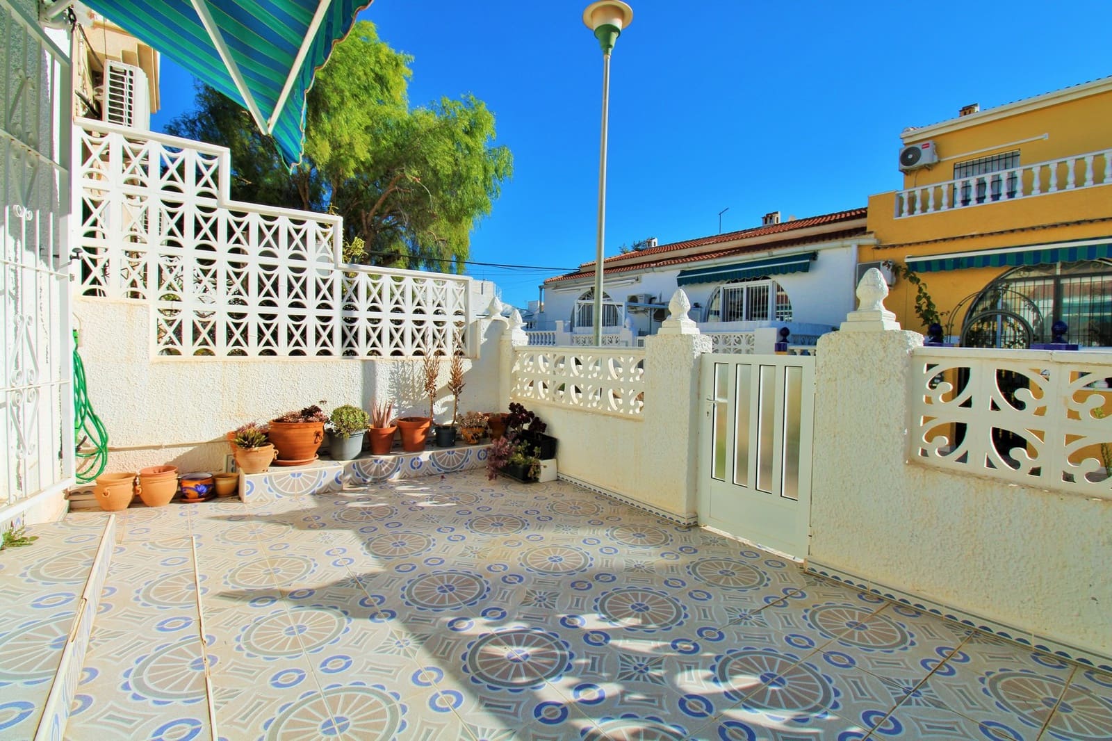 2 bedroom Bungalow for sale in Torrevieja with pool - € 119,000 (Ref: 9432096)