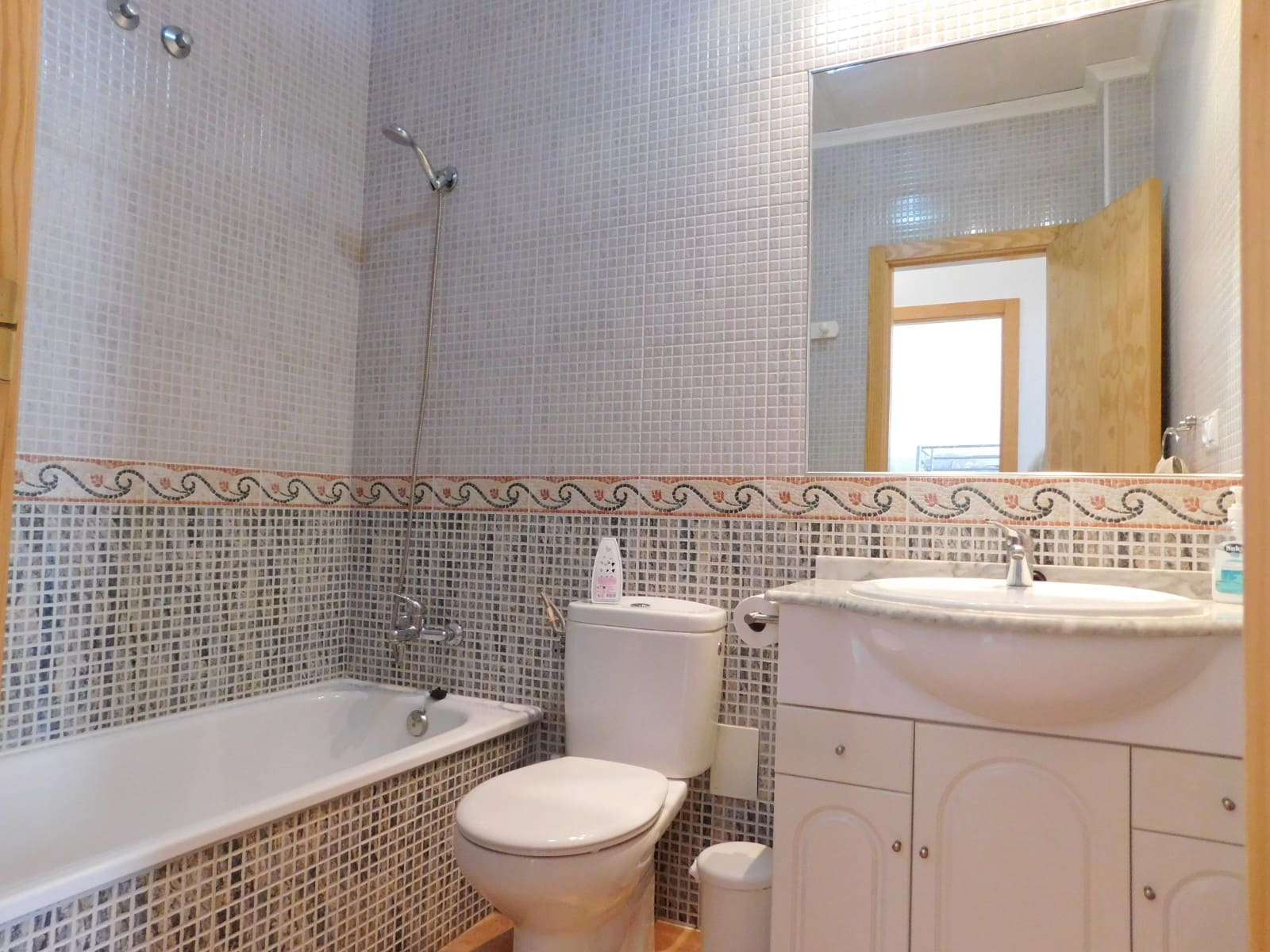 2 bedroom Apartment for sale in Torremendo with pool - € 110,000 (Ref: 9696656)