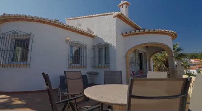 5 bedroom Villa for sale in Pedreguer with pool - € 485,000 (Ref: 9696673)