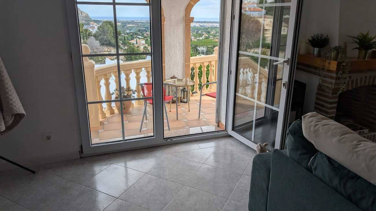 5 bedroom Villa for sale in Pedreguer with pool - € 485,000 (Ref: 9696673)