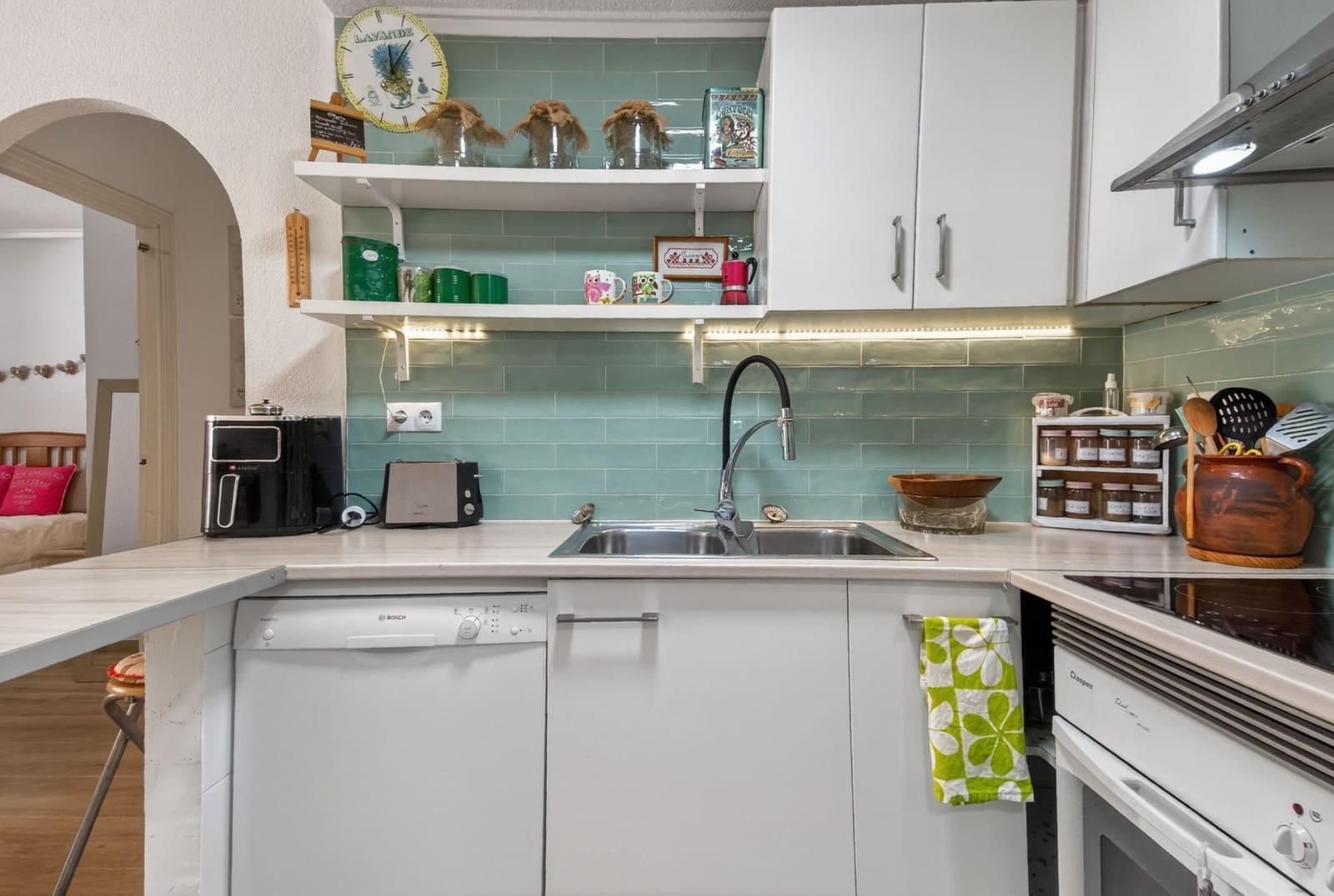 Apartamento de 2 habitaciones en Torrevieja en venta con piscina - 227.000 € (Ref: 9696892)