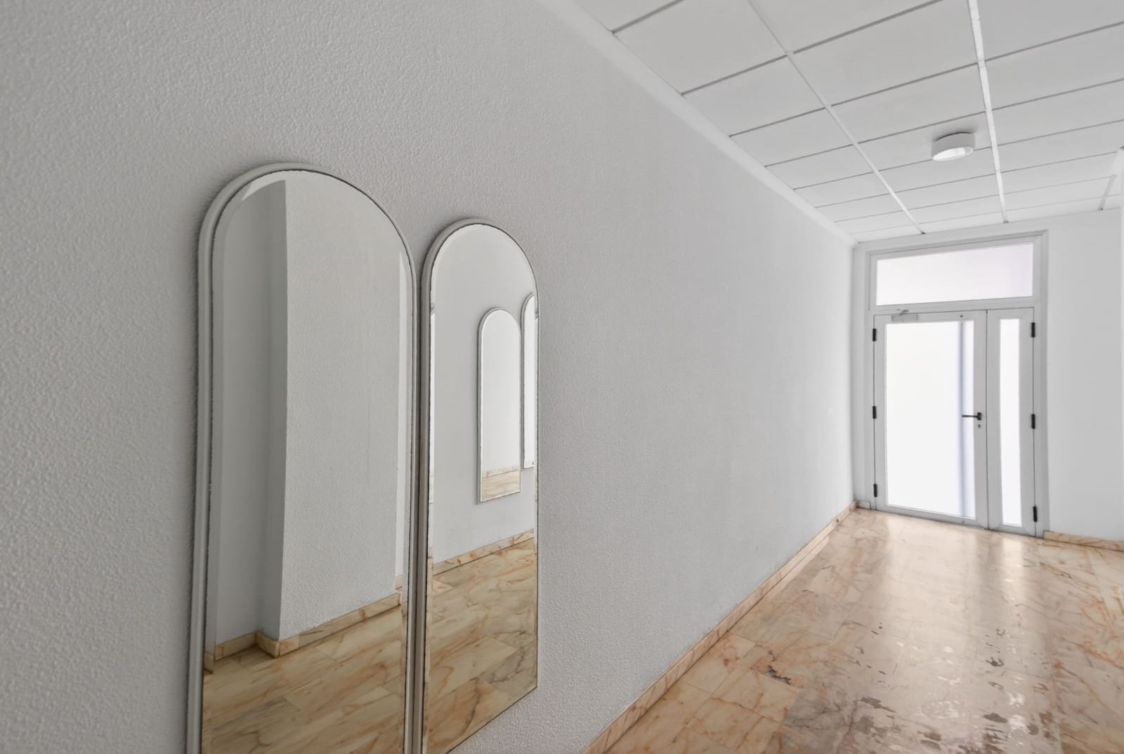 Apartamento de 2 habitaciones en Torrevieja en venta con piscina - 227.000 € (Ref: 9696892)